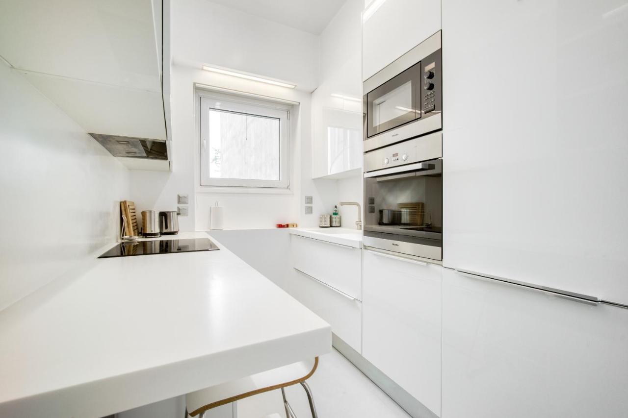 Elegant Light Two Bedroom Apartment In City Center アテネ エクステリア 写真