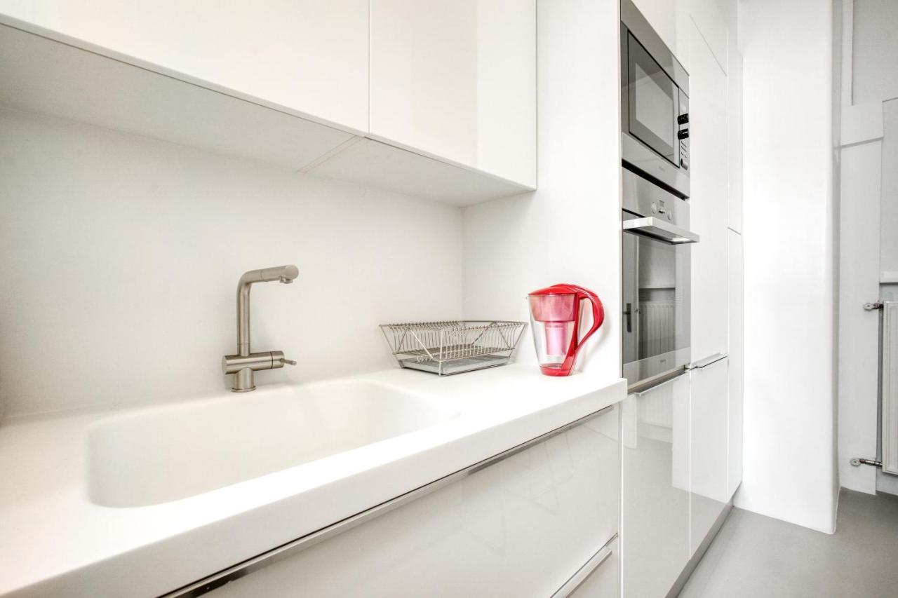 Elegant Light Two Bedroom Apartment In City Center アテネ エクステリア 写真