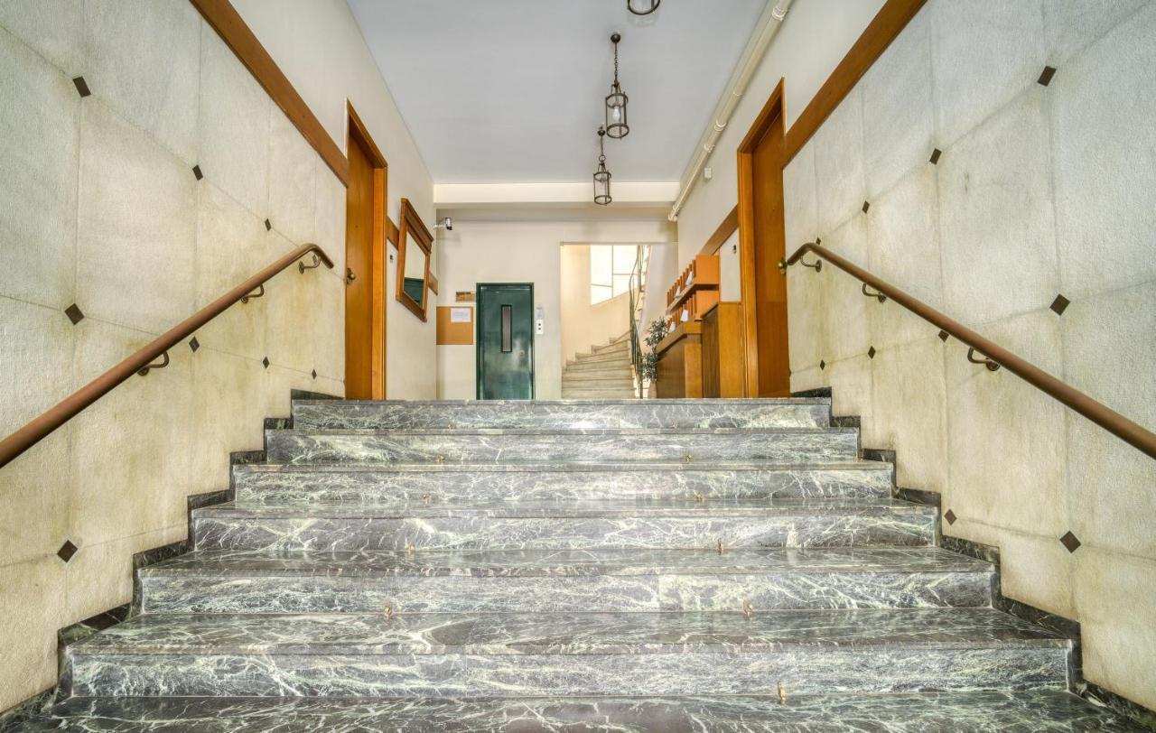 Elegant Light Two Bedroom Apartment In City Center アテネ エクステリア 写真