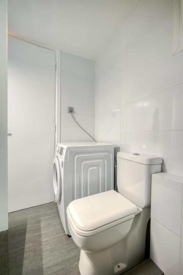 Elegant Light Two Bedroom Apartment In City Center アテネ エクステリア 写真